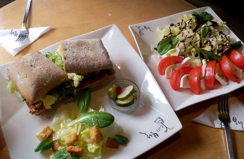 Cafe Bomnal 카페 봄날